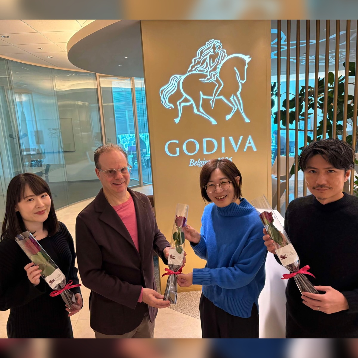 一輪のバラを大切な人に贈るバレンタインデー